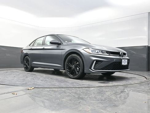 New 2026 Volkswagen Jetta SE FWD image 21