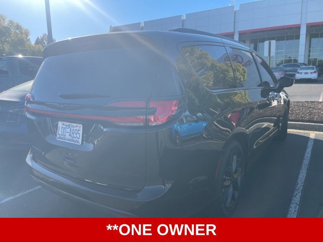 Used 2024 Chrysler Pacifica Limited w/ Uconnect Theater Family Group FWD image 6