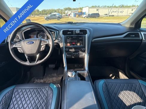 Used 2017 Ford Fusion SE w/ Equipment Group 201A image 9