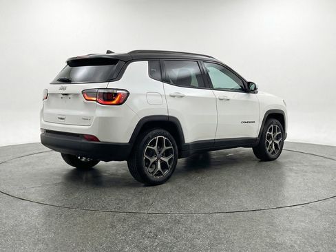 Used 2025 Jeep Compass Limited image 9
