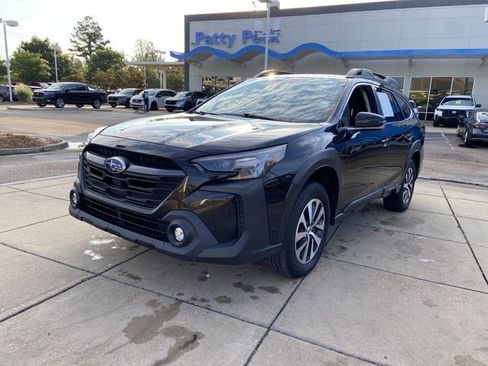 Used 2023 Subaru Outback Premium AWD/4WD image 4