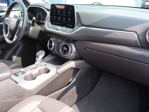 Used 2025 Chevrolet Blazer LT AWD/4WD image 37