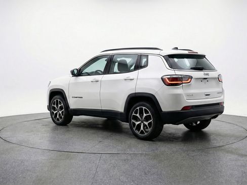 Used 2025 Jeep Compass Limited image 6