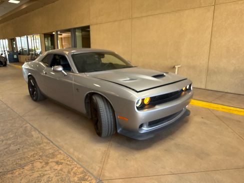 Used 2016 Dodge Challenger SRT Hellcat RWD image 2