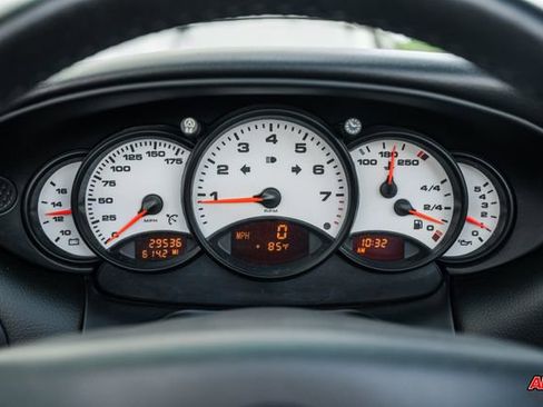 Used 2000 Porsche 911 Carrera 4 image 9