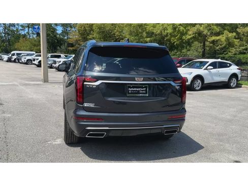 Used 2023 Cadillac XT6 Premium Luxury w/ Technology Package FWD image 7