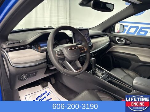 Used 2023 Jeep Compass Limited image 27