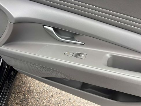 Used 2025 Hyundai Elantra SEL image 20