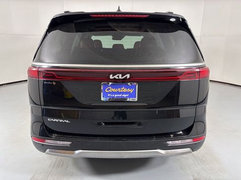 Used 2023 Kia Carnival SX Prestige image 7