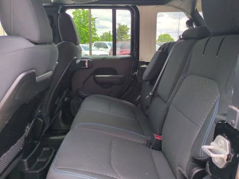Used 2025 Jeep Wrangler Unlimited Rubicon 4xe w/ Convenience Group AWD/4WD image 14