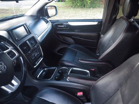 Used 2015 Dodge Grand Caravan R/T image 10