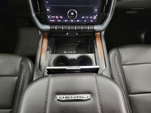 Used 2025 GMC Yukon XL Denali image 18