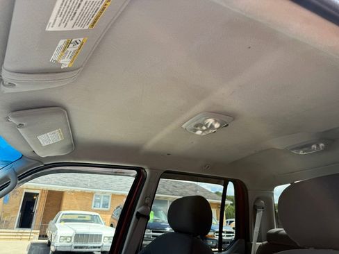 Used 2003 Ford Explorer Sport Trac XLT image 30