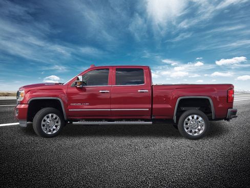 Used 2018 GMC Sierra 2500 Denali w/ Duramax Plus Package AWD/4WD image 15