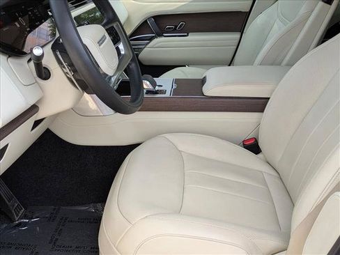 Certified 2025 Land Rover Range Rover SE AWD/4WD image 17