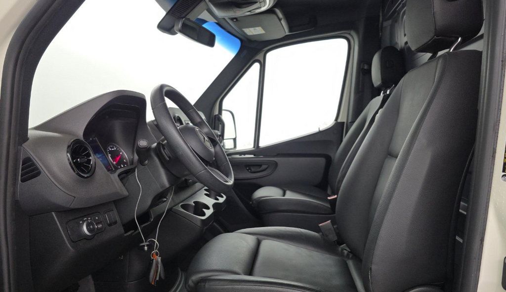 Used 2025 Mercedes-Benz Sprinter 2500 image 7