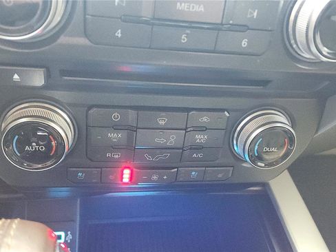 Used 2018 Ford F150 Lariat w/ Equipment Group 502A Luxury image 42