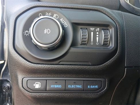 Used 2021 Jeep Wrangler Unlimited Sahara image 19