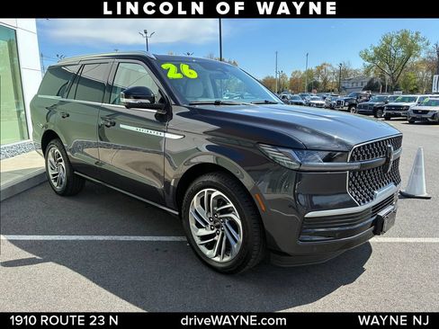 Used 2026 Lincoln Navigator Reserve AWD/4WD image 9