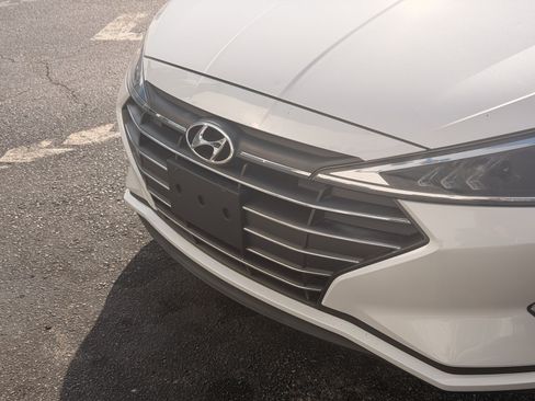 Used 2020 Hyundai Elantra SE w/ Cargo Package (C1) FWD image 8