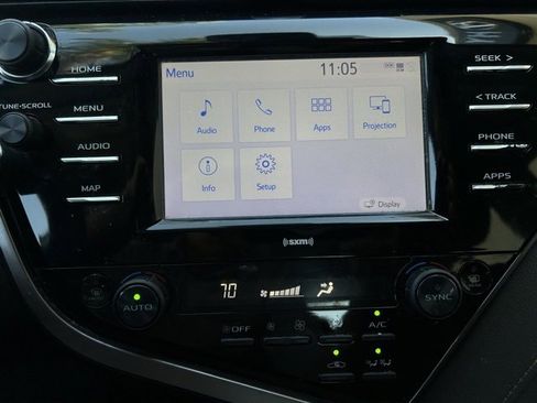 Used 2020 Toyota Camry LE image 9