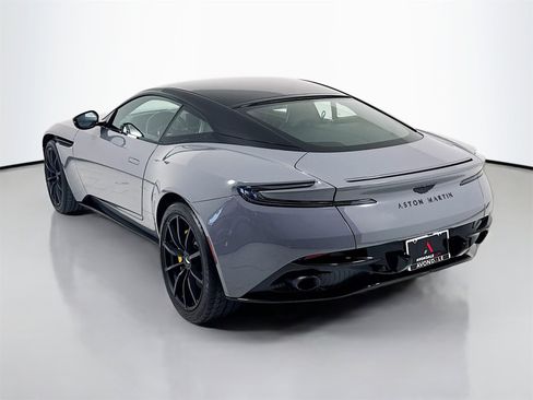 Used 2022 Aston Martin DB11 Coupe image 5