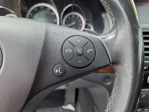 Used 2011 Mercedes-Benz E 550 Cabriolet image 24