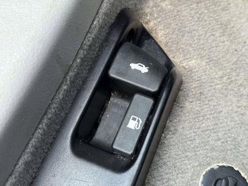 Used 2014 Toyota Camry XLE w/ Leather Package image 17