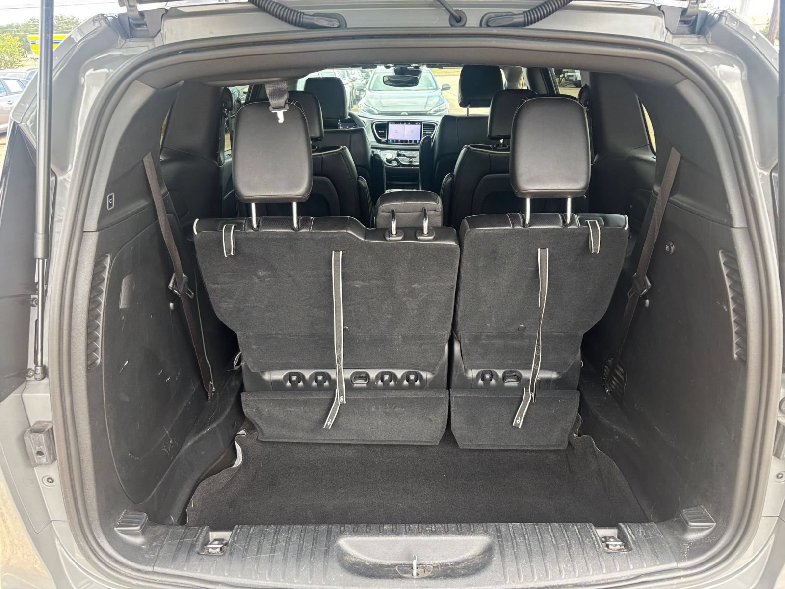 Used 2025 Chrysler Pacifica Limited FWD image 35