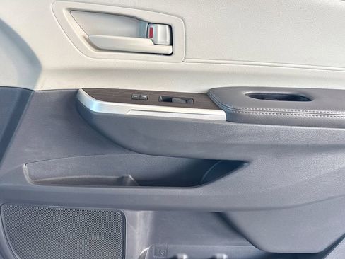 Used 2024 Toyota Sienna LE image 26