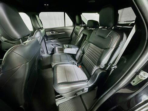 Used 2025 Ford Explorer ST-Line w/ ST-Line Street Pack image 28