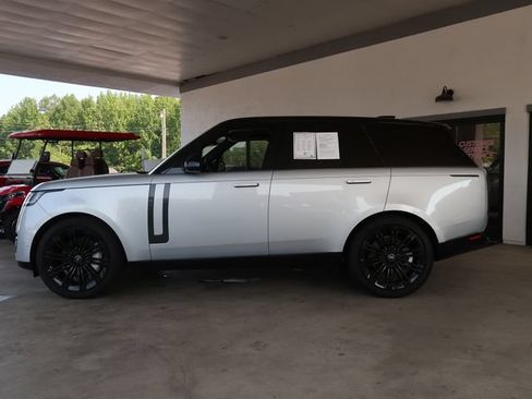 Used 2025 Land Rover Range Rover SE AWD/4WD image 4