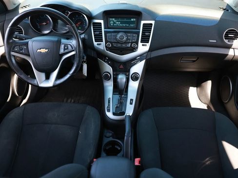 Used 2011 Chevrolet Cruze LT image 2