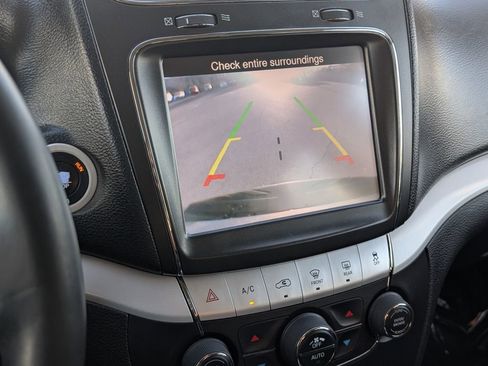 Used 2019 Dodge Journey SE image 18