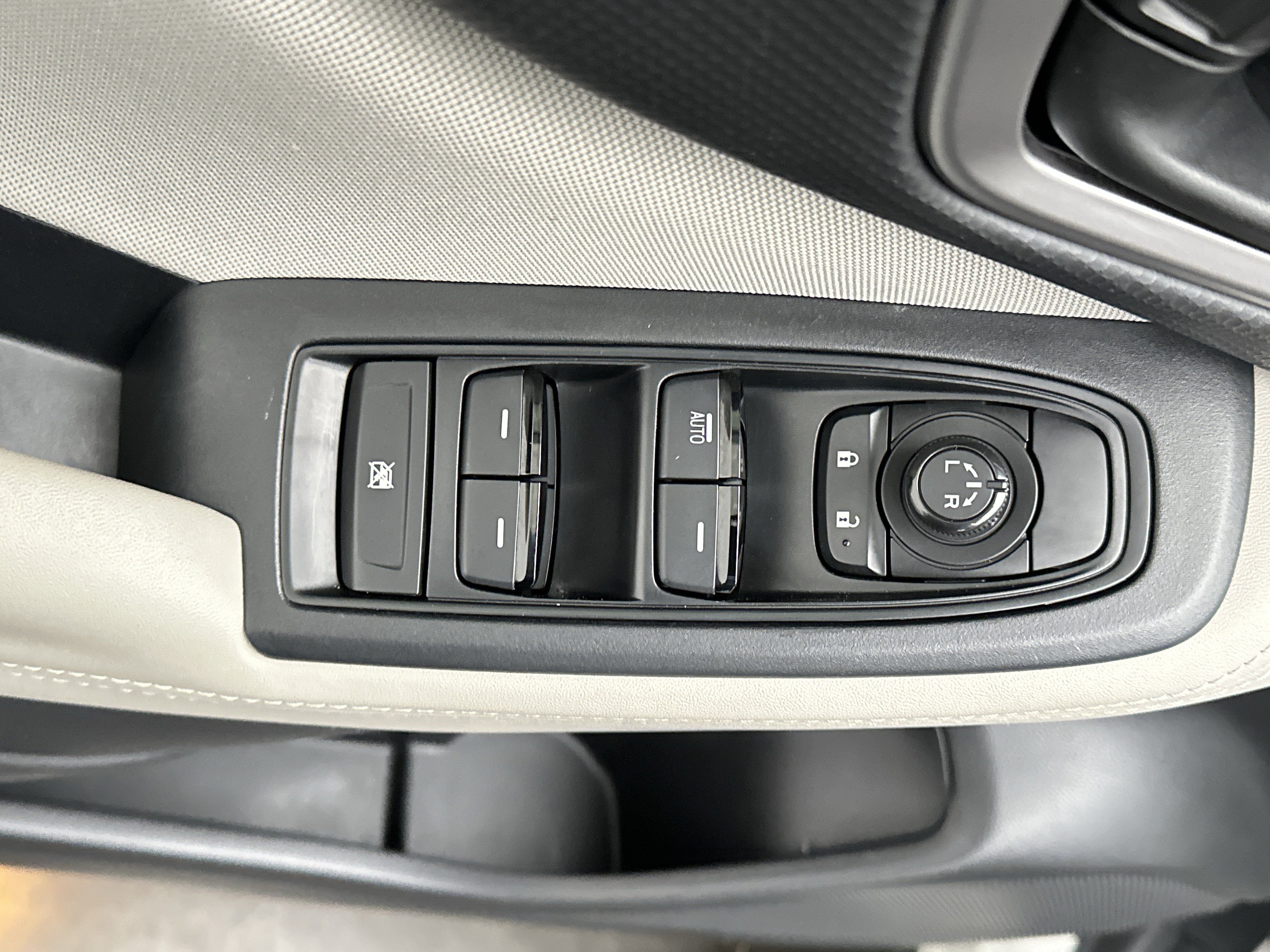 Used 2024 Subaru Forester AWD/4WD image 16