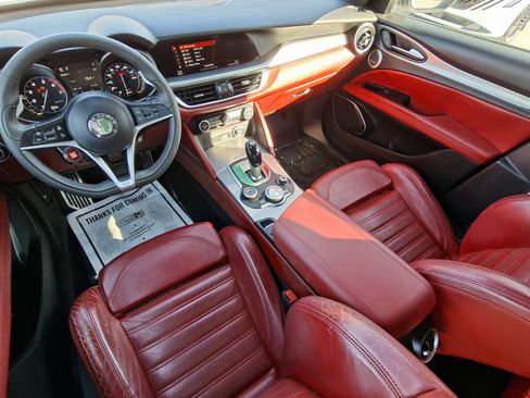 Used 2018 Alfa Romeo Stelvio Ti Sport image 19