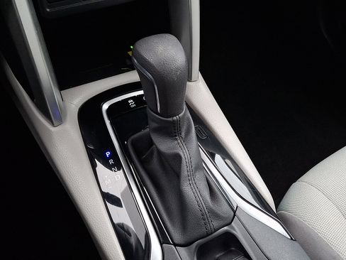 Used 2023 Toyota Corolla Cross LE image 14