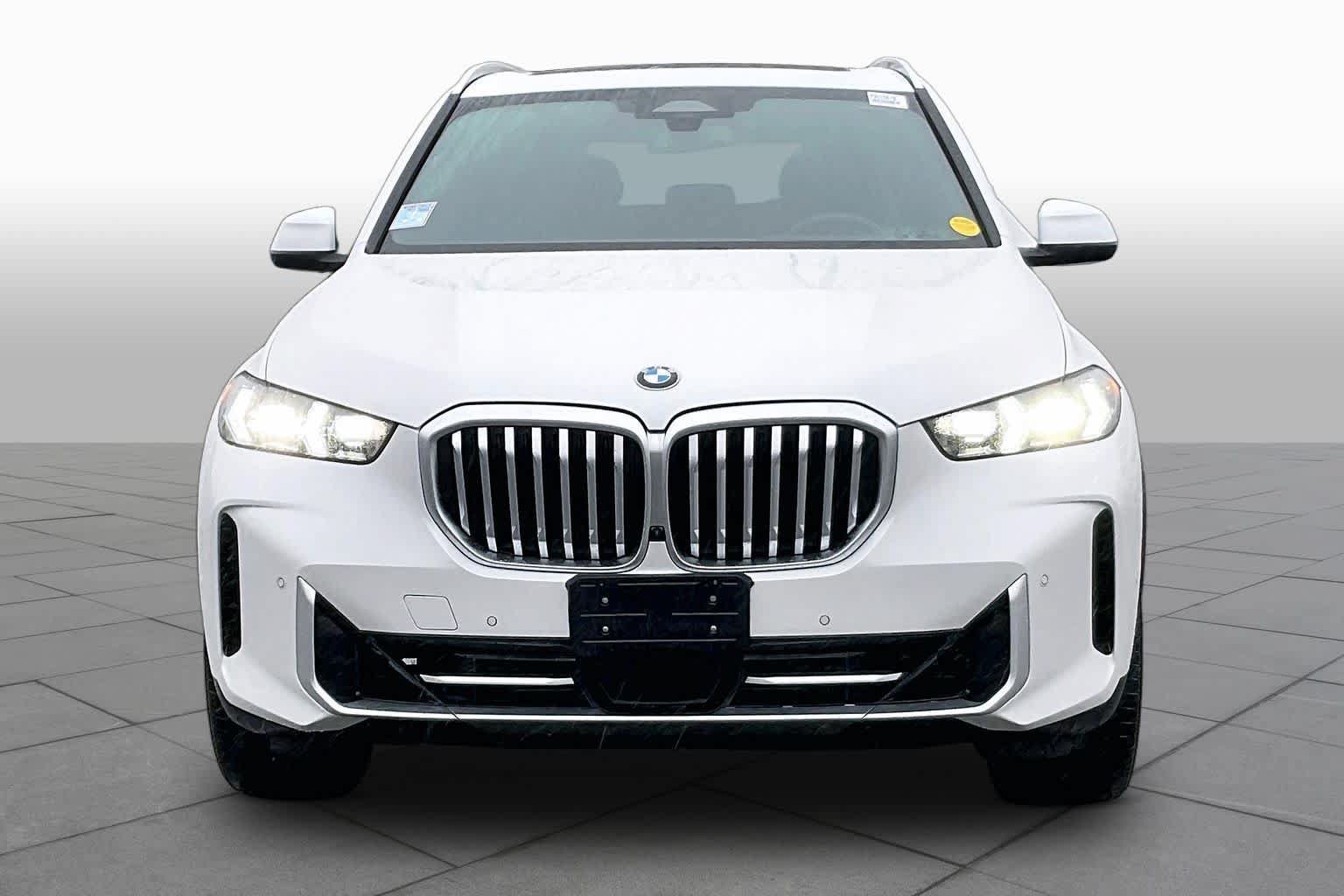 Used 2024 BMW X5 xDrive40i w/ Premium Package AWD/4WD image 3