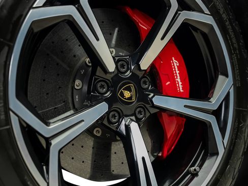 Used 2019 Lamborghini Urus AWD/4WD image 22