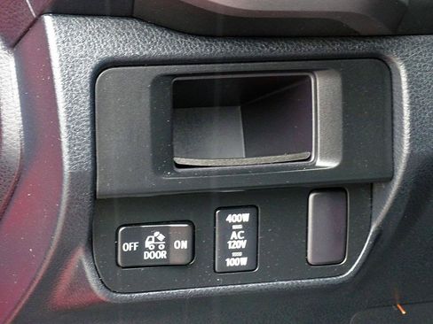 Used 2016 Toyota Tacoma TRD Off-Road w/ Premium & Technology Package AWD/4WD image 24