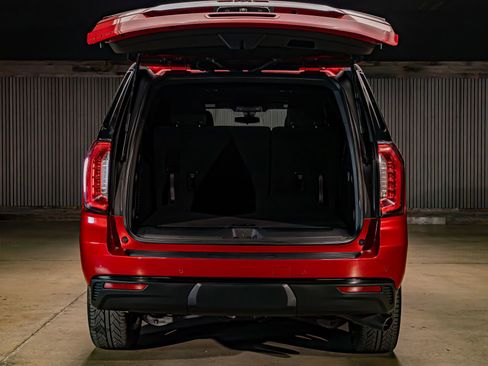 Used 2022 GMC Yukon XL SLE w/ Gmc Pro Safety Plus Package image 8