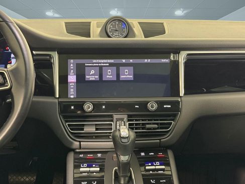 Used 2024 Porsche Macan image 25