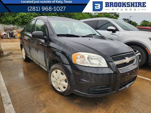 Used 2010 Chevrolet Aveo LT FWD image 1