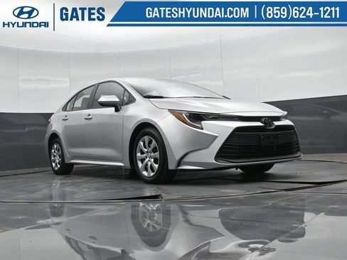 Used 2025 Toyota Corolla LE FWD image 36