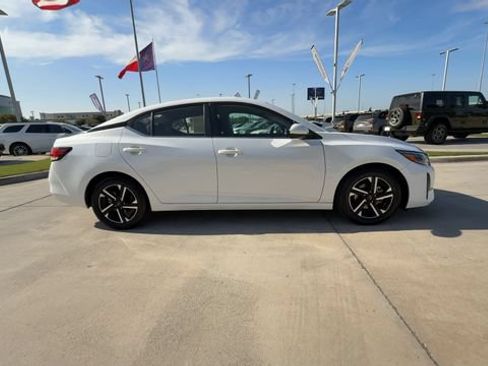 Used 2025 Nissan Sentra SV FWD image 9