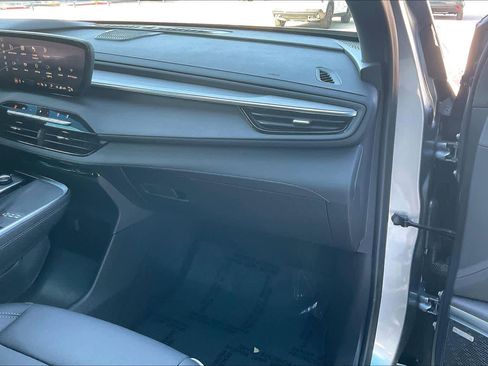 Used 2025 Buick Enclave Preferred image 17