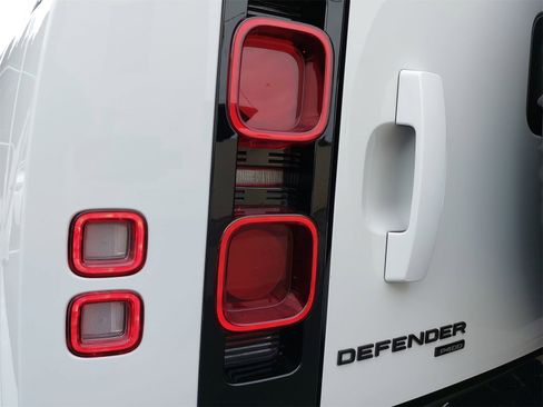 Used 2023 Land Rover Defender 110 X-Dynamic SE image 43