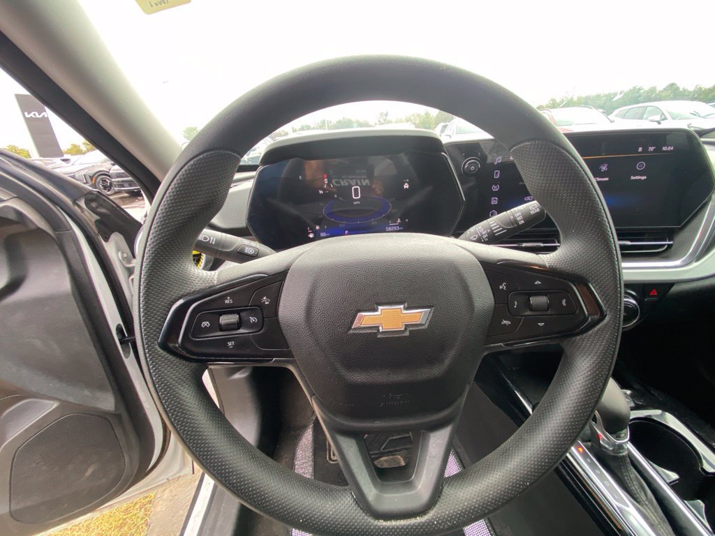 Used 2025 Chevrolet Trax LT FWD image 14