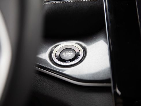 Used 2023 Jeep Grand Cherokee Laredo image 13