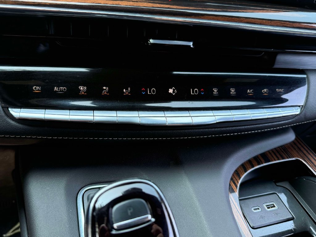 Used 2023 Cadillac Escalade ESV Luxury AWD/4WD image 26